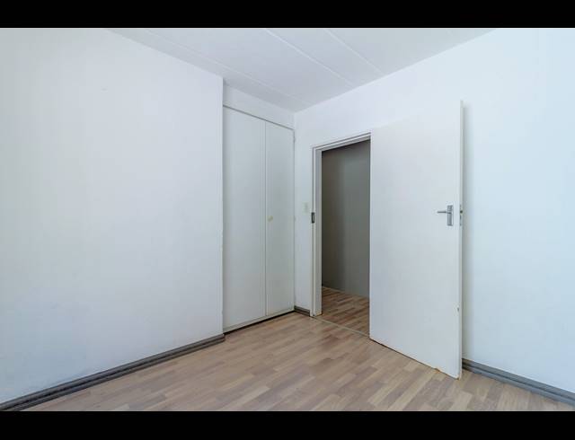 2 BEDROOM TOWNHOUSE FOR SALE IN ROODEKRANS